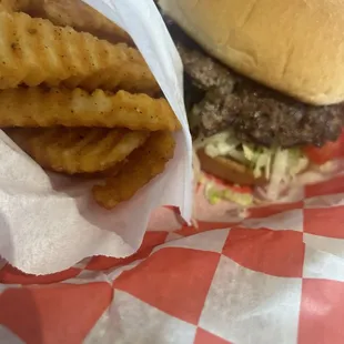 Basic burger with fries