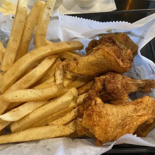 Garlic Saradha wing with fries