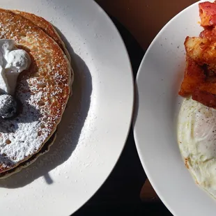 "Special" pancakes. 2/10.