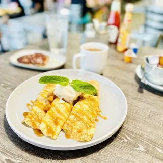 Cinnamon Apple Crêpes