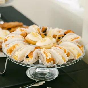 Assorted gooey bars/cheesecake bites/cookies (PC: @mjuliephoto on Instagram)