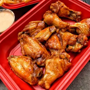 food, fried chicken wings, chicken wings and fried chicken, bbq wings, chicken wings, fried chicken, poultry, chicken, bbq chicken