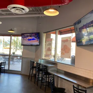Lounge/Eating area