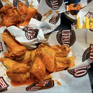 fried chicken wings, chicken, poultry, chicken wings and fried chicken, bbq wings, food, chicken wings, bbq chicken, fried chicken