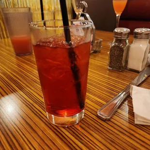 Scott, the mixologist at the buffet is amazing! Great drinks and a great guy! Buffet was okay but the drinks omg so worth it. Great vibes!