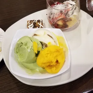 Dessert at the seafood buffet