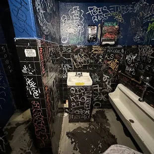 Mens room