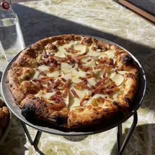 Breakfast Carbonara Pizza
