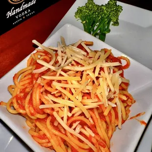 a plate of spaghetti and broccoli