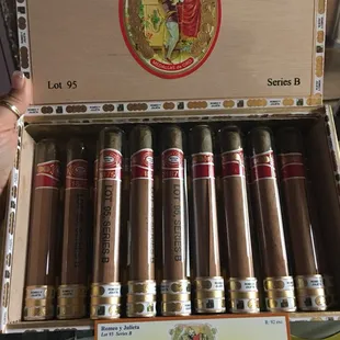 the cigars in the box