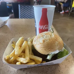 Casado Burger Platter w/ a gluten-free bun &amp; a single serve Coca-Cola Freestyle beverage