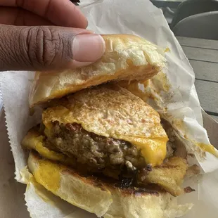 Brunch burger w/bacon jam, egg and hash brown