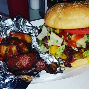 1/2 lb Bacon burger with garlic wedges