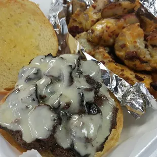 There burgers are hand patted and fresh!!!!! The Swiss mushroom burger was awesome .. juicy and alot of mushrooms!!!