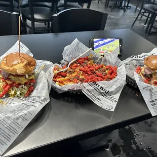 The food looks and taste amazing build your own burger &amp; fries @the burger truck