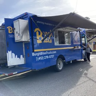 people getting ready to eat