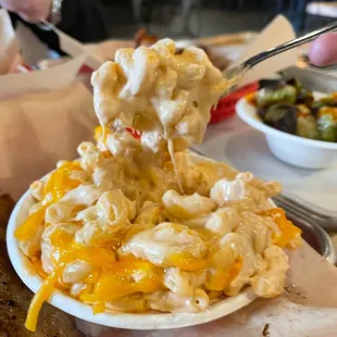 a plate of macaroni and cheese
