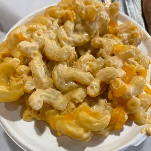 a plate of macaroni and cheese