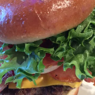 1/2 pound bacon cheeseburger