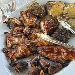 Hot links, chicken, hamburgers.