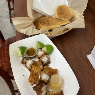 chicharrones &amp; pan con lechón