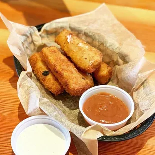 Fried mozzarella (instagram: jax.vegan.eats)