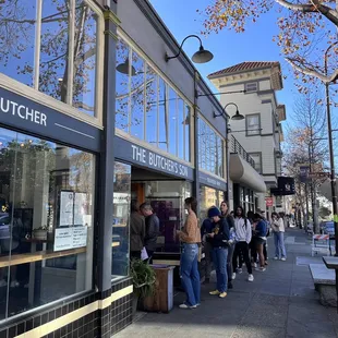 Lunch crowd, as we left.....