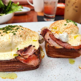 Cube Benny with ham and hollandaise