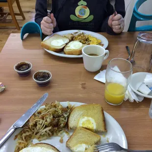 Breakfast at the Butternut Cafe!