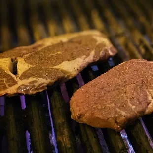 rib eye and top sirloin timed for 4 then 3 minutes per side