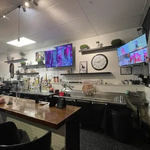 Bar to watch the game