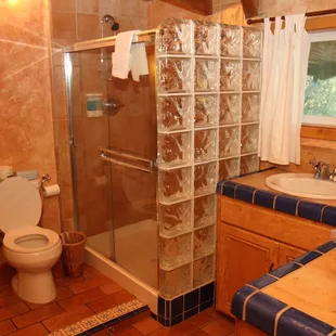 Falcon Room Bathroom