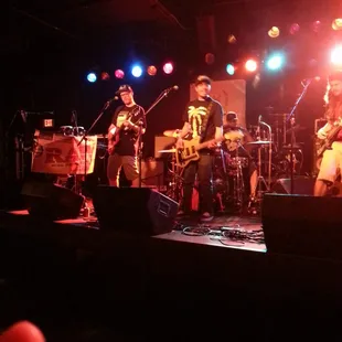 Ease up JAMMIN´ it now....j Boog on deck