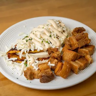 Cachapa with pork rinds