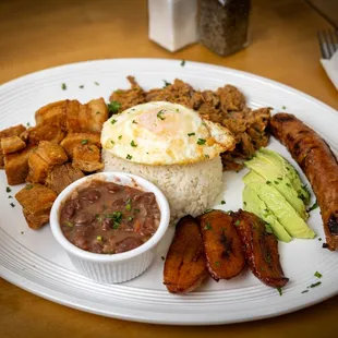 Bandeja paisa (Colombian food)