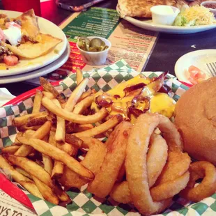 Bacon cheeseburger + frings