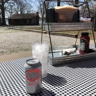 We prefer to eat outside