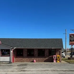 a car parked in front of the restaurant