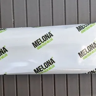 Melona ice cream bar. It was difficult to hold the ice cream without dropping it, so I couldn't take a photo of the inside