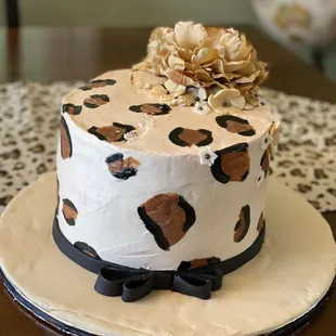 Leopard print cake
