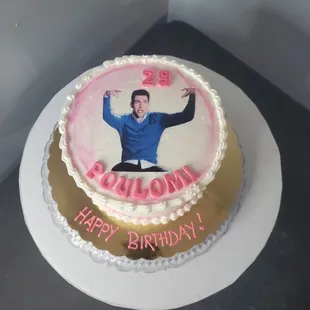 6 inch round cake with edible image on top