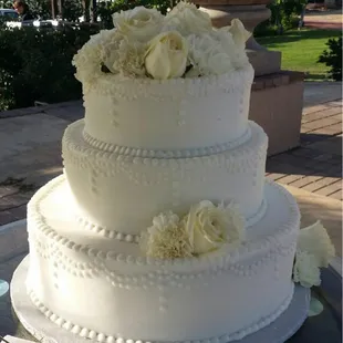 My gorgeous wedding cake that Holly made