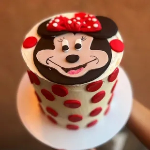 Mini mouse cake