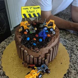 a construction themed birthday cake