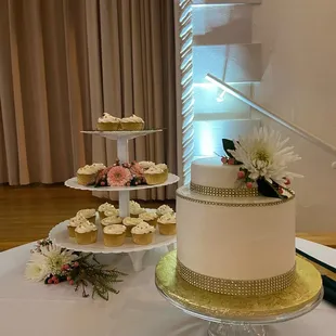 Wedding cake &amp; cupcakes