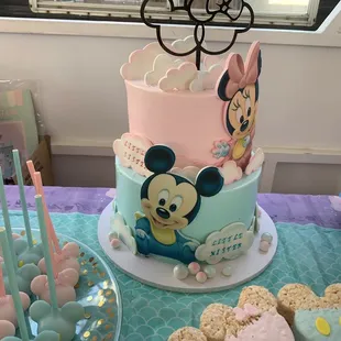 The strawberry filling was delicious. The buttercream lasted for hours in 90 heat, I was very surprised it held up for that long.