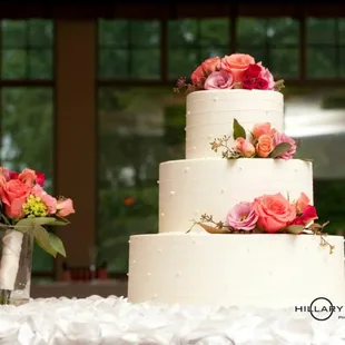 the cake studio - simple fresh flower accented wedding cake