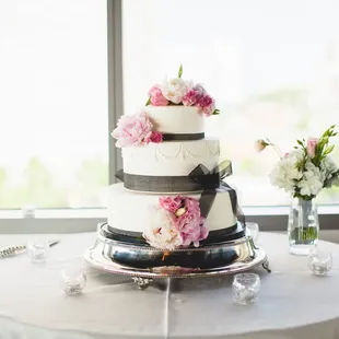 the cake studio - black and pink wedding cake