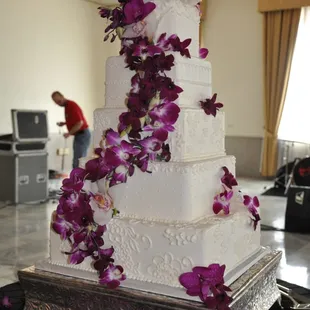 the cake studio - square cascade wedding cake