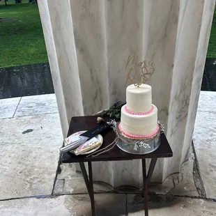 Tiny tiny wedding cake....could have fed 12! Delicious we did coconut and chocolate!